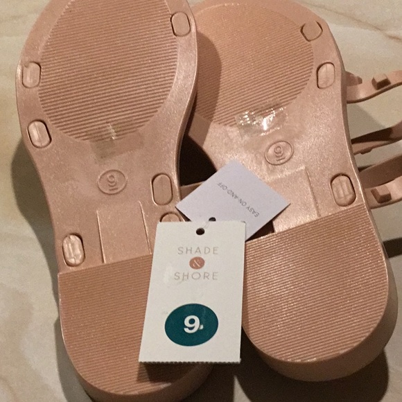 New Slippers - Picture 4 of 8